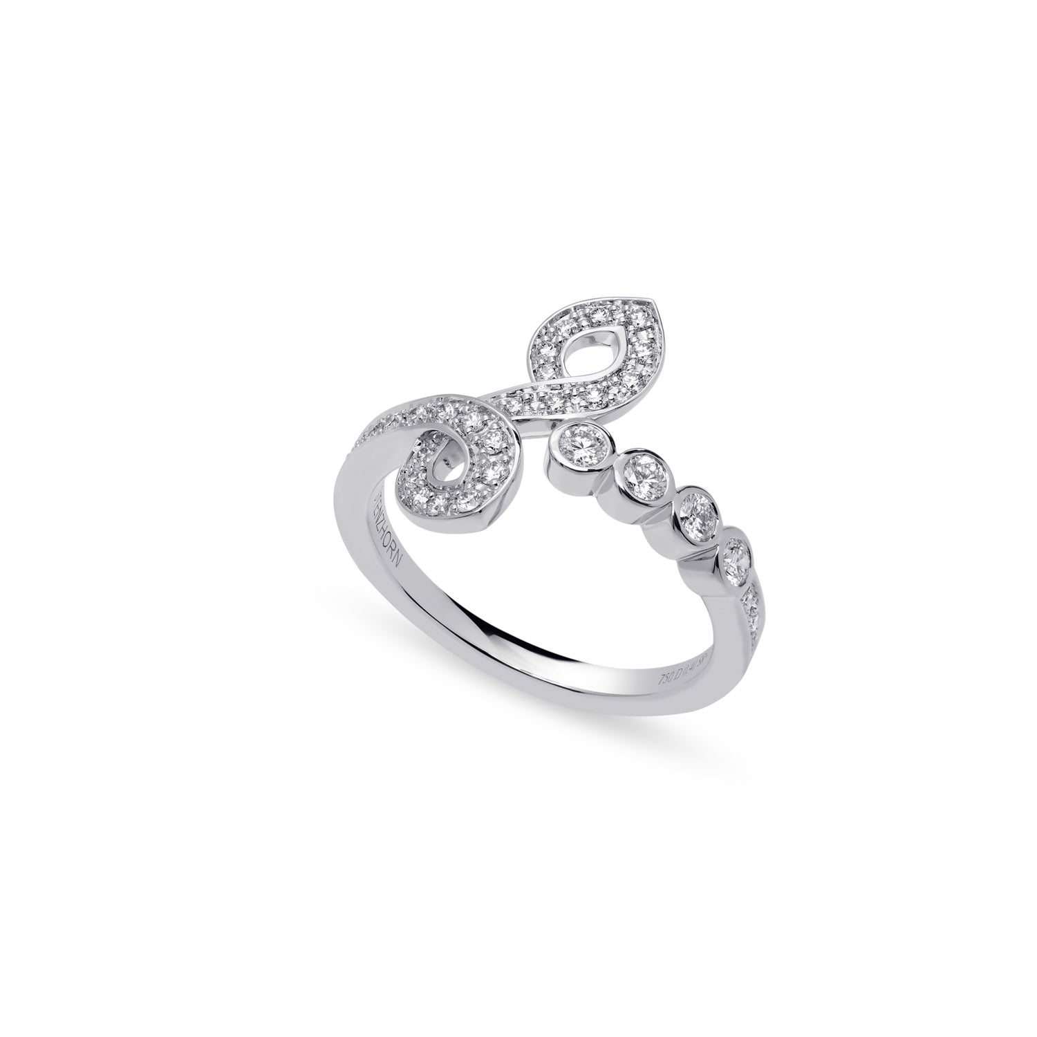 Ring with diamonds