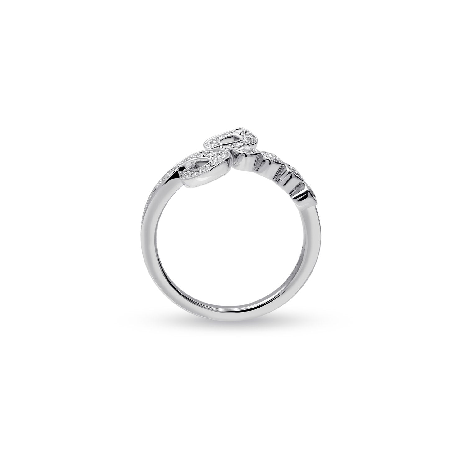 Ring with diamonds