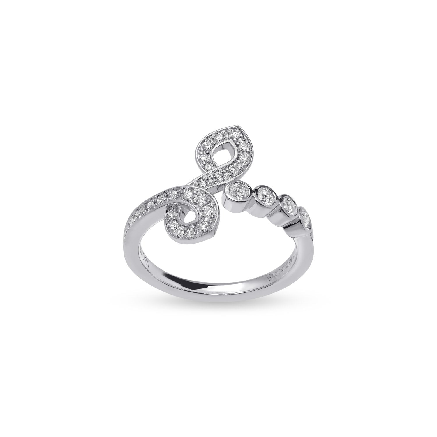 Ring with diamonds