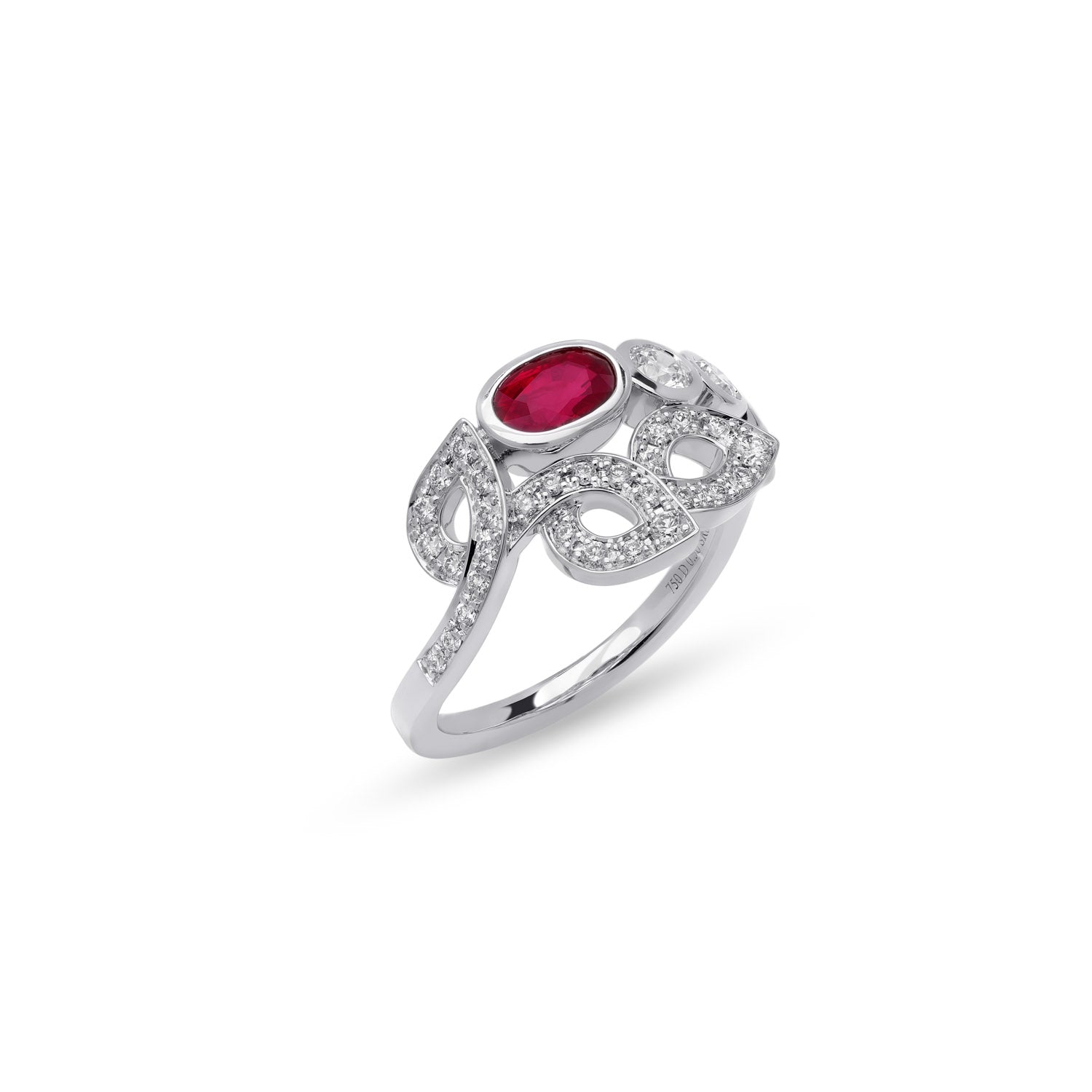 RIng mit ovalem Rubin