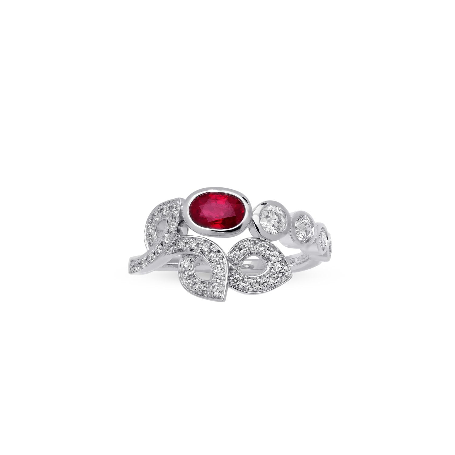 RIng mit ovalem Rubin