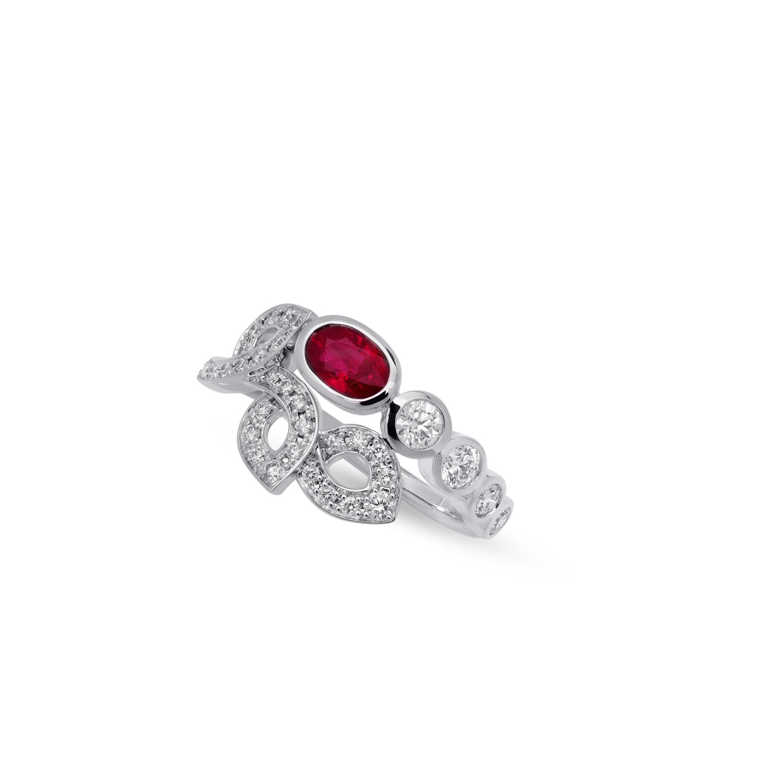 RIng mit ovalem Rubin