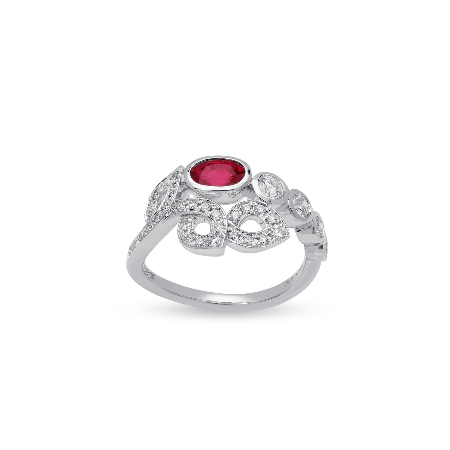 RIng mit ovalem Rubin
