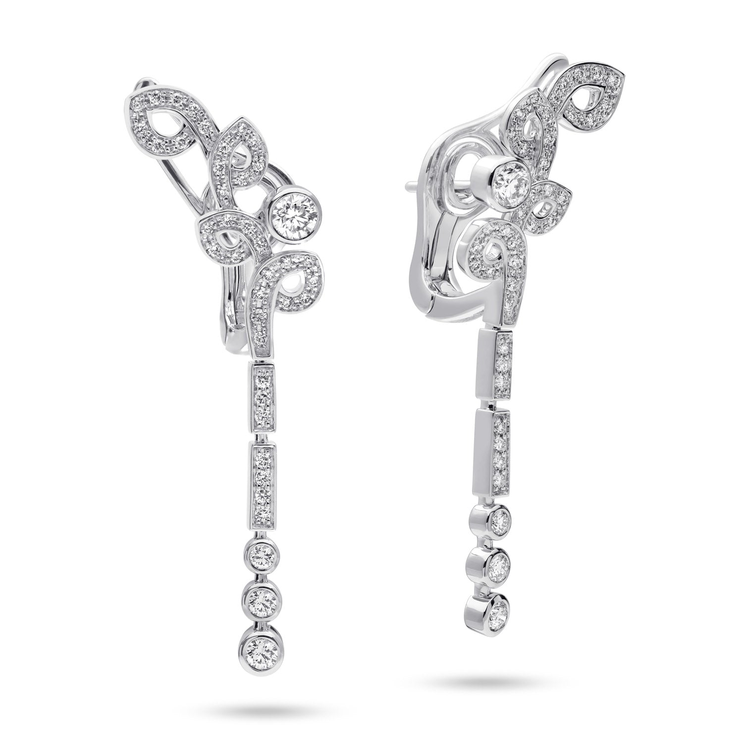 Earrings with round diamonds