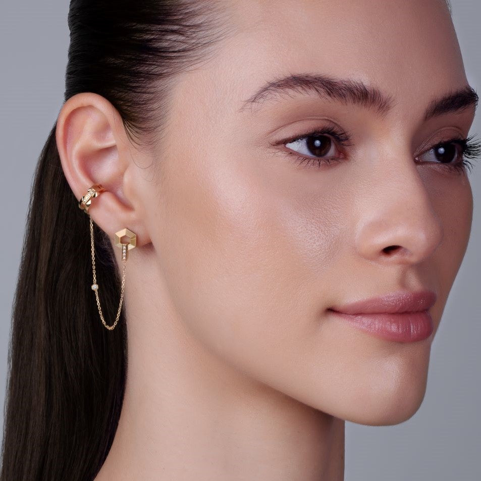 kleine Ohrringe mit Diamanten und Ear Cuff