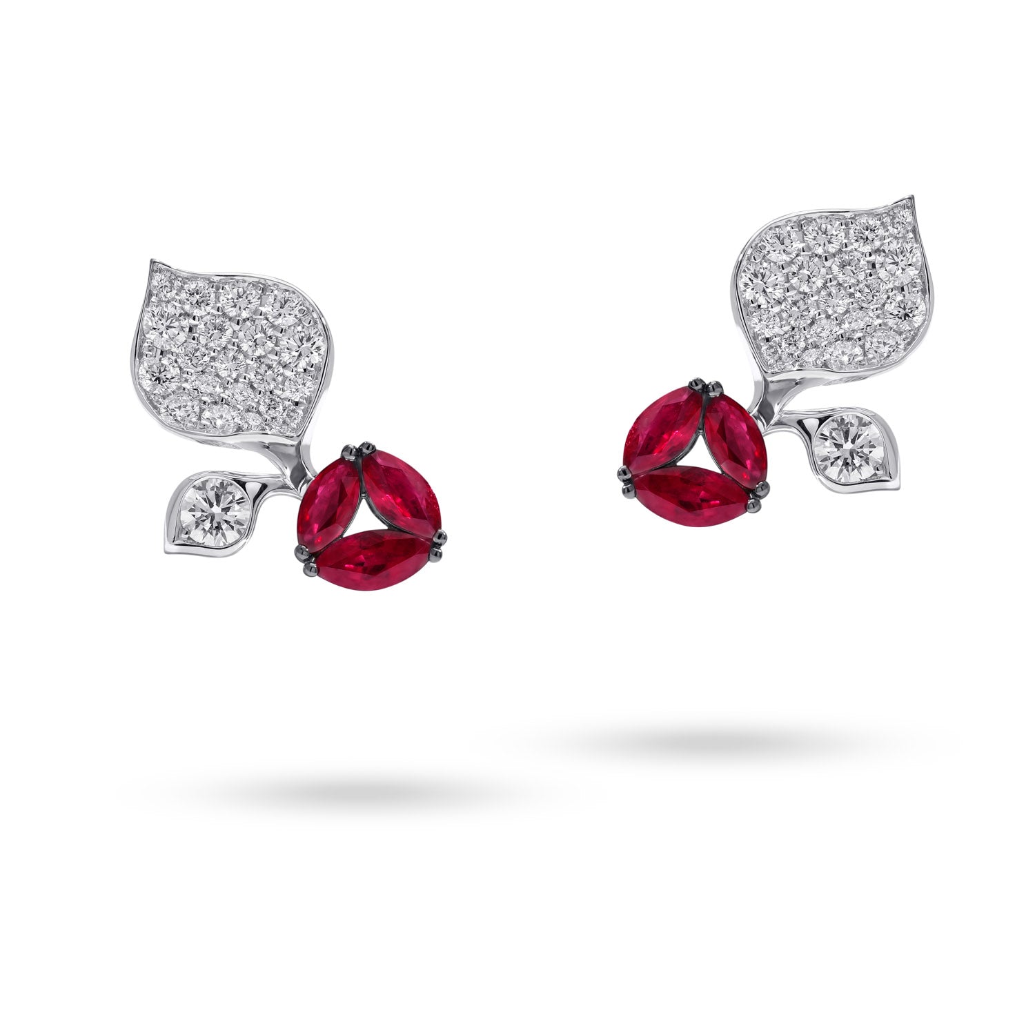 À FLEUR DE PARIS small Ruby Leaf Earrings