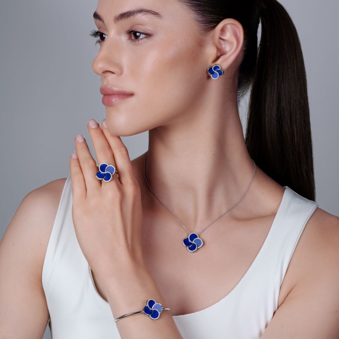 FLUMINA Bangle with Lapis Lazuli